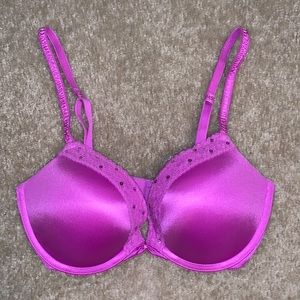 Pink Victoria’s secrets bra